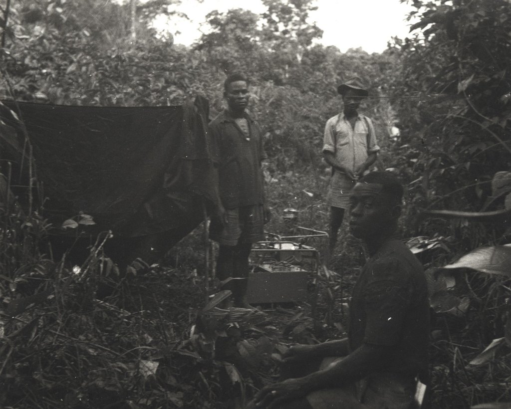 ${folderTitle} 19: Gabon 1952; l'équipe d'André Cortiez ${"Fichier: "|fileName} © Pierre Cortiez